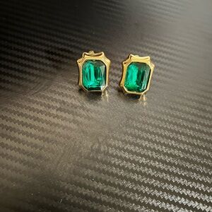 Vintage Gold-Tone Emerald Green Clip on Earrings